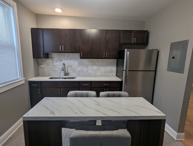 Photo - 11005 S Perry Ave