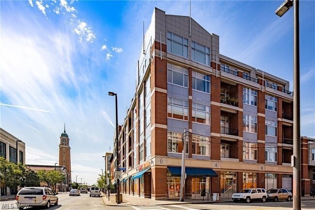 Building Photo - 1951 W 26th St Unit 316