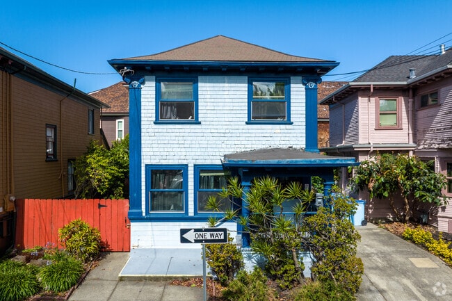 Photo - 2432 Milvia St