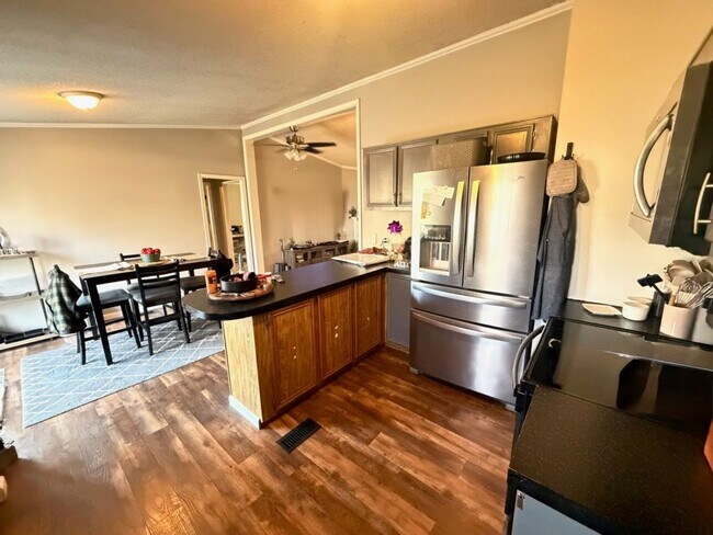 Photo - 2406 Robin Rd