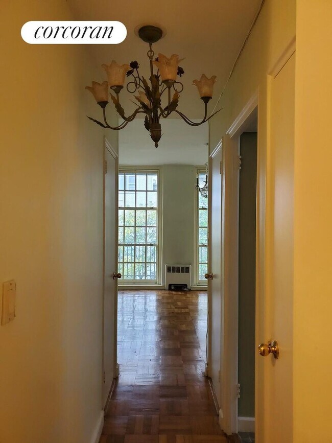 Photo - 517 E 77th St