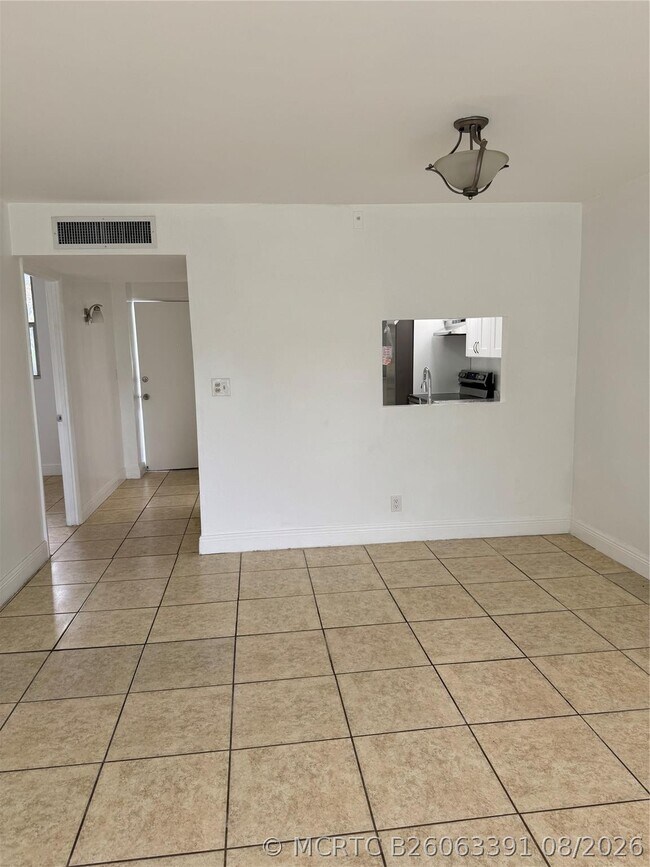 Photo - 115 Royal Pk Dr Unit 1F