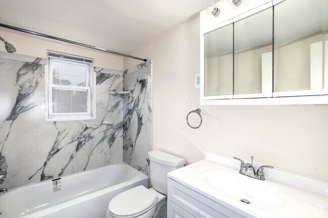 1 habitación, 1 baño - 595 pies cuadrados - Baño
