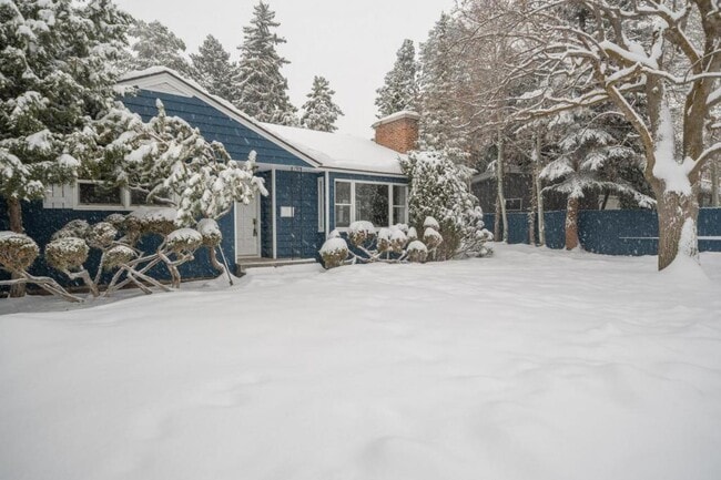 Photo - 225 E 25th St