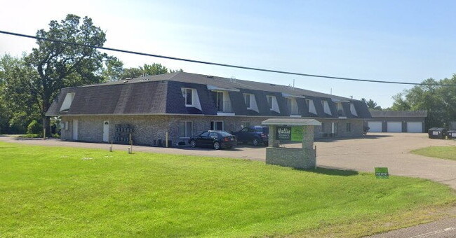 2 Bedroom, 1.5 Bathroom Upper Apartment In... - 2 Bedroom, 1.5 Bathroom Upper Apartment In... Unit 7