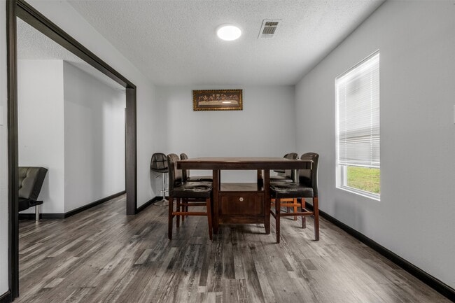 Photo - 541 Trails End Dr