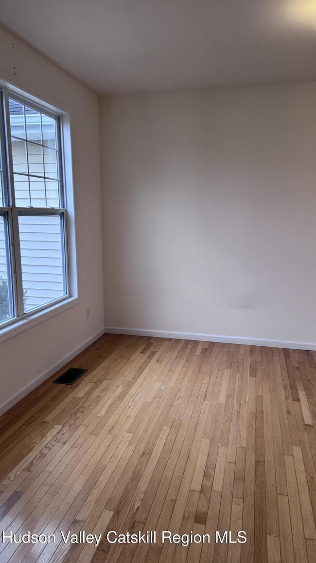 Photo - 245 Buttonwood Way