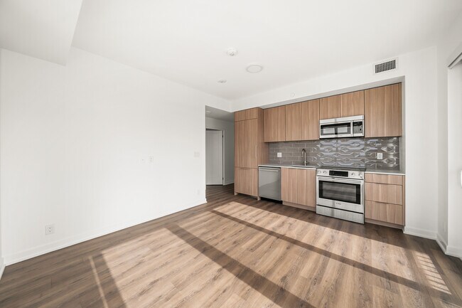 Photo - 88 Bathurst St