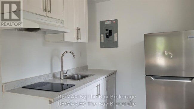 Photo - 280 River Rd E