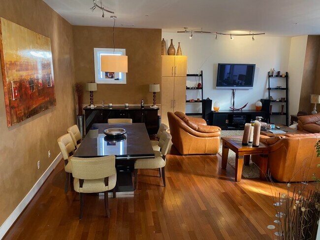 Living room - 1714 W Cary St Unidad 4