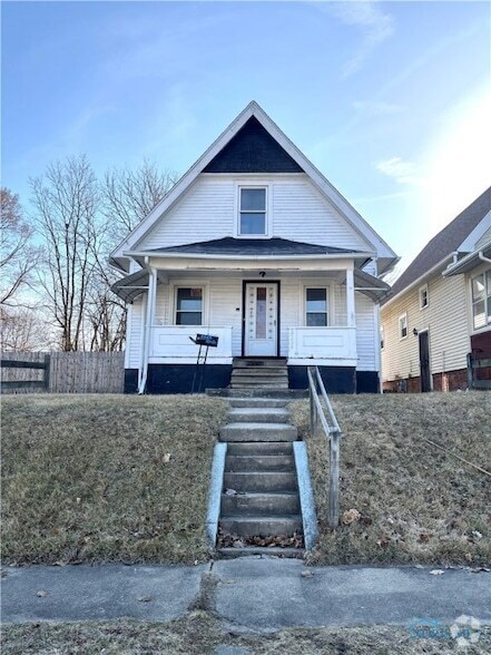 Building Photo - 2524 Ayers Ave Rental