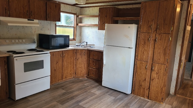 Photo - 704 State Rd S-32-45