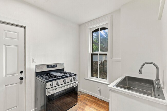 584 Mt Vernon St Unit 584B