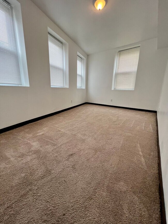 Photo - Wyalusing Ave 4730 Unit 1F