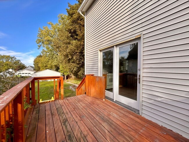 Photo - Spacious 4-Bedroom Home Near College Hill ...