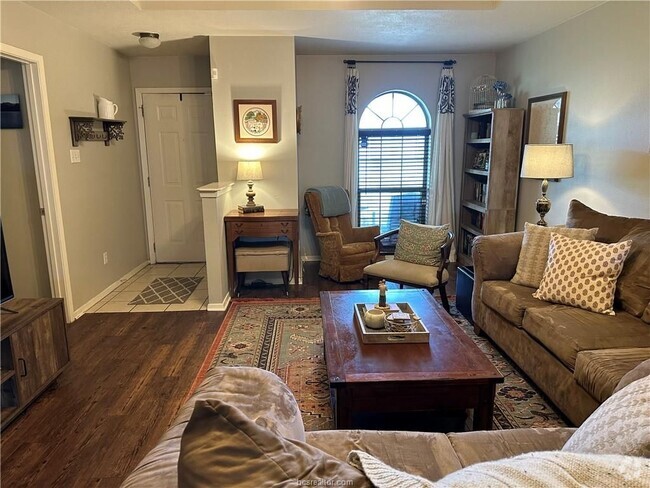 Building Photo - 904 Camellia Ct Rental