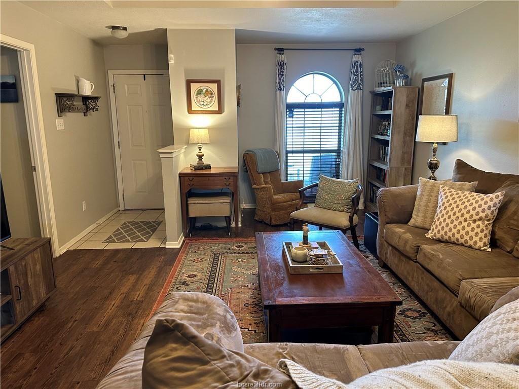Photo - 904 Camellia Court, A