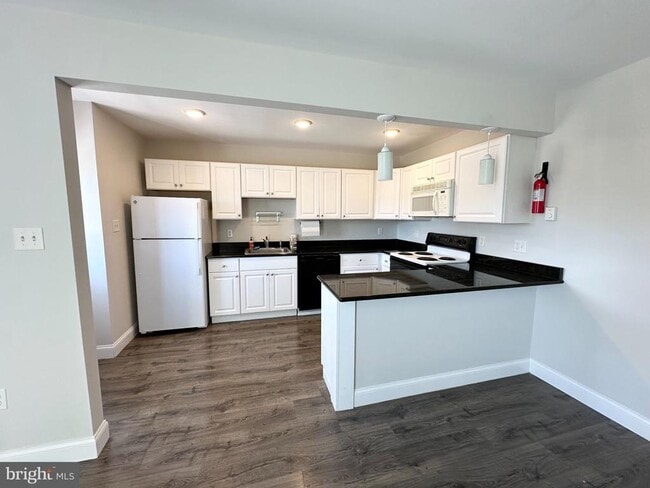 Photo - 25 W 5TH Ave