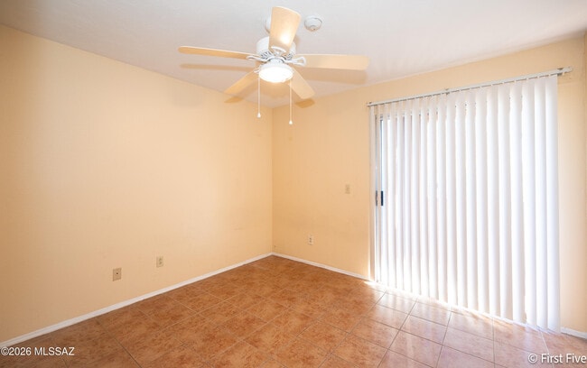Photo - 1810 E Blacklidge Dr Unit 316