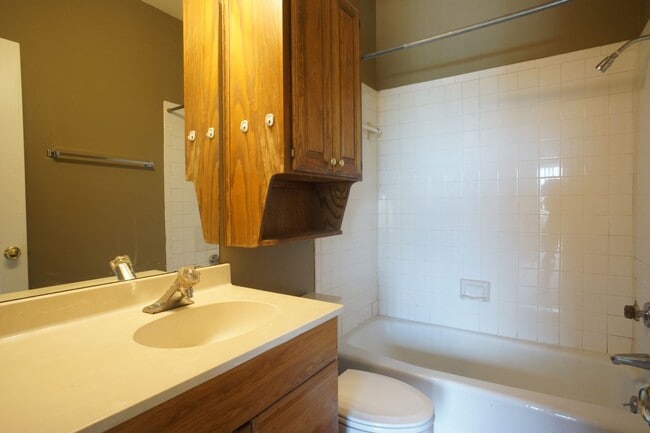 Building Photo - 914 W 26th St Unit 102