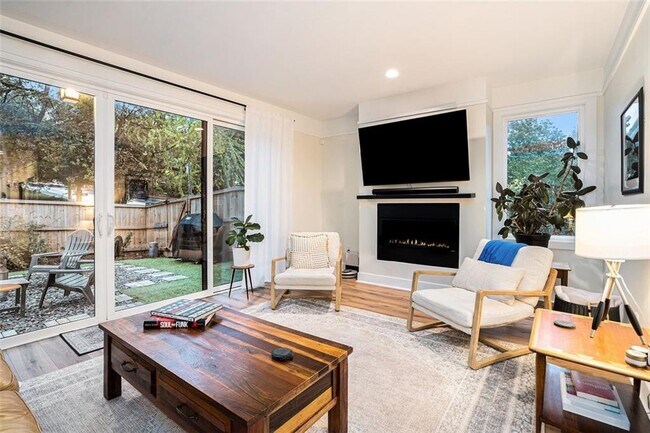 Photo - 1649 Overlook Wy NW