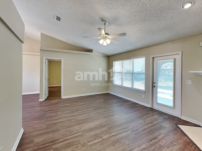 Photo - 2906 Decidely St