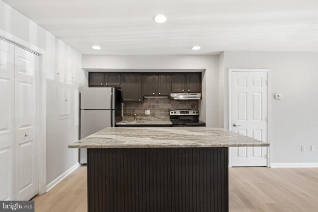 27 Darien Way