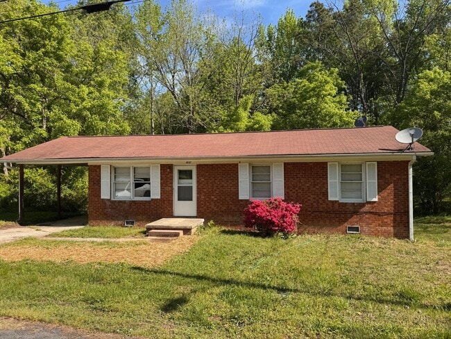 Building Photo - 3 bed, 1 bath brick home located in Troy