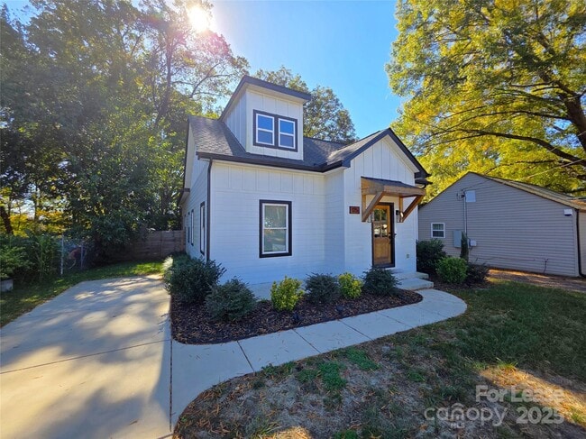 Photo - 125 Todd Dr NW