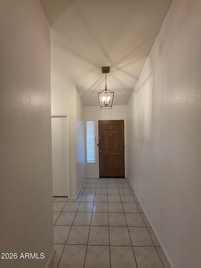 Photo - 121 W Ivanhoe St