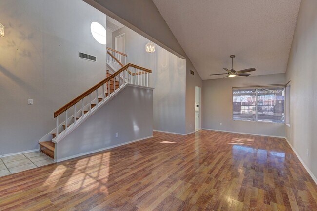 Photo - 356 Amalfi St