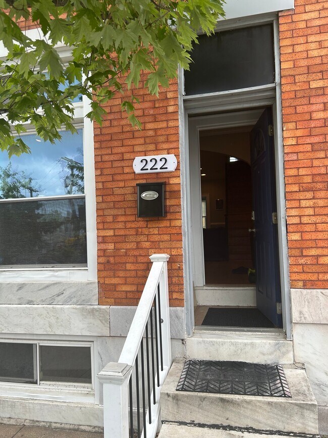 222 N Ellwood Ave