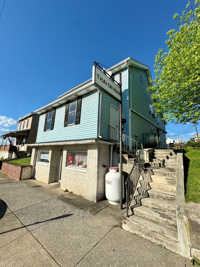 Building Photo - 961 Main St Unit Apt 2B-2nd FL N