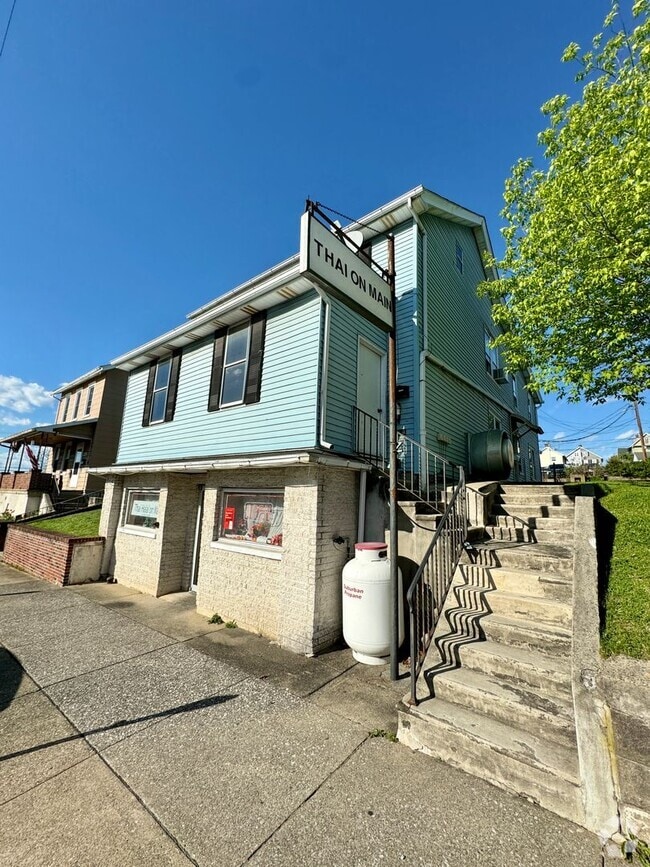 Building Photo - 961 Main St Unit Apt 2B-2nd FL N