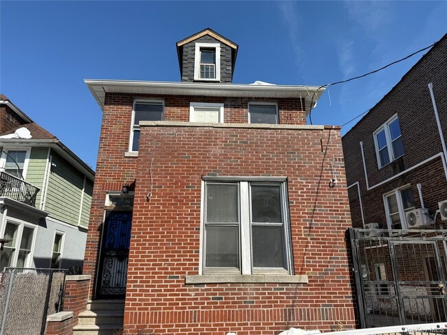 Building Photo - 675 E 230th St