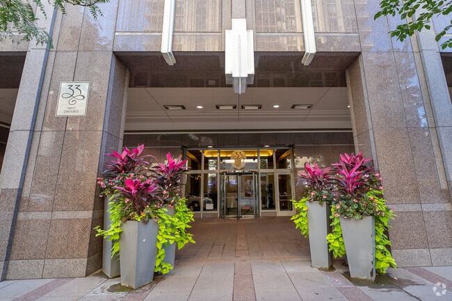 Building Photo - 33 W Ontario St Unit 15A Rental