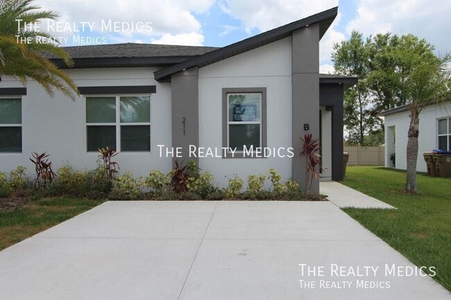 Building Photo - 211 Bedford Dr Rental