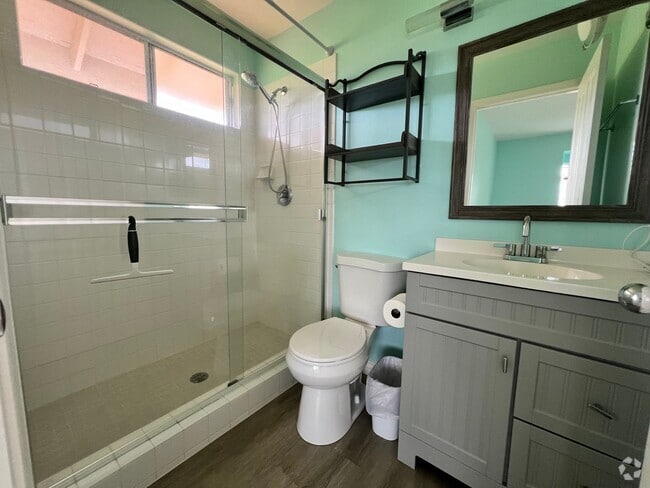 Building Photo - 2 Bedroom 2 bath unfurnished top floor condo