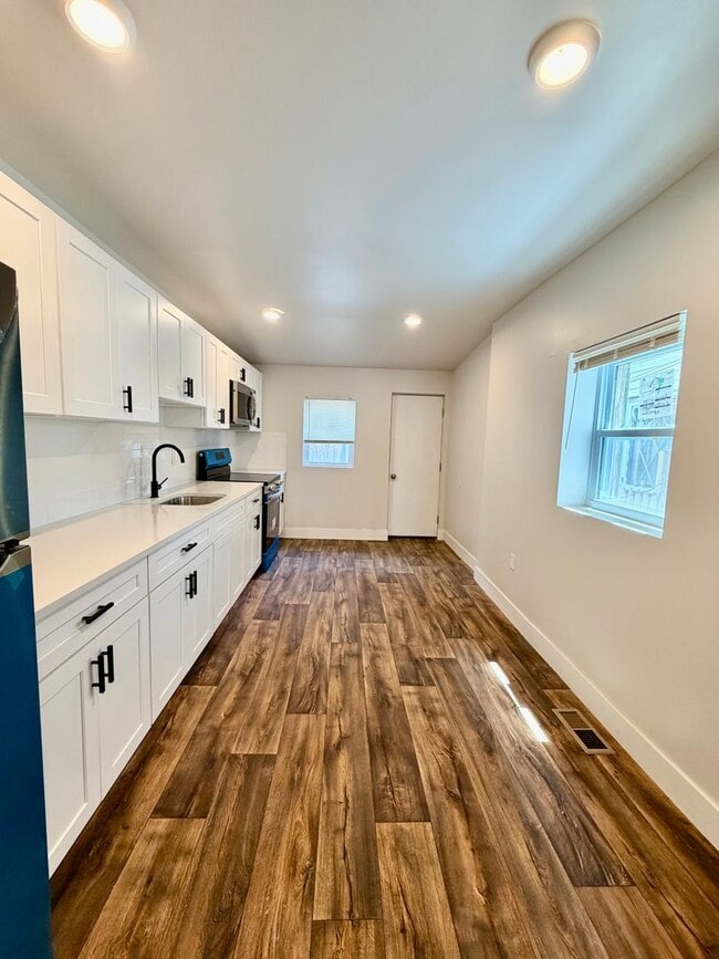 Photo - Pet-Friendly 3-Bedroom Home with Central A/C, In-Unit Laundry