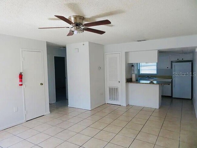 Photo - 1410 Herschell St