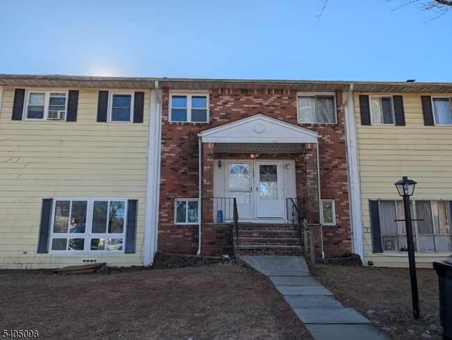 Building Photo - 106 A N Shore Point Unit C