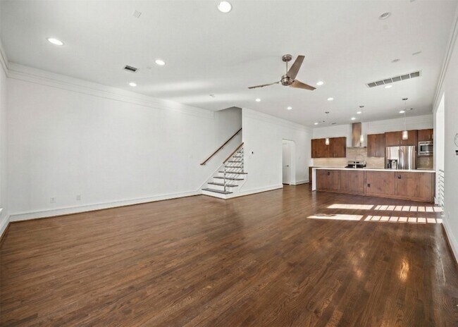 Photo - 5707 Schuler St