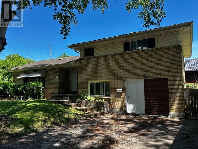 Photo - 699 Huron St