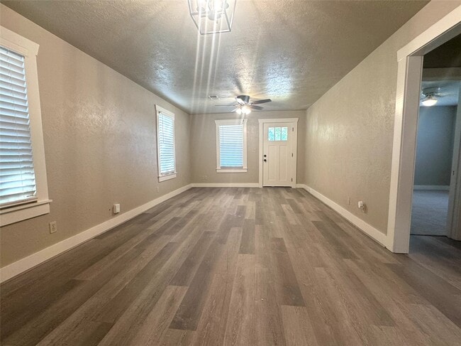 Photo - 510 W 6th St