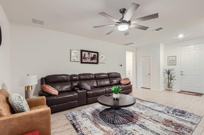 Photo - 2110 Goji Ln