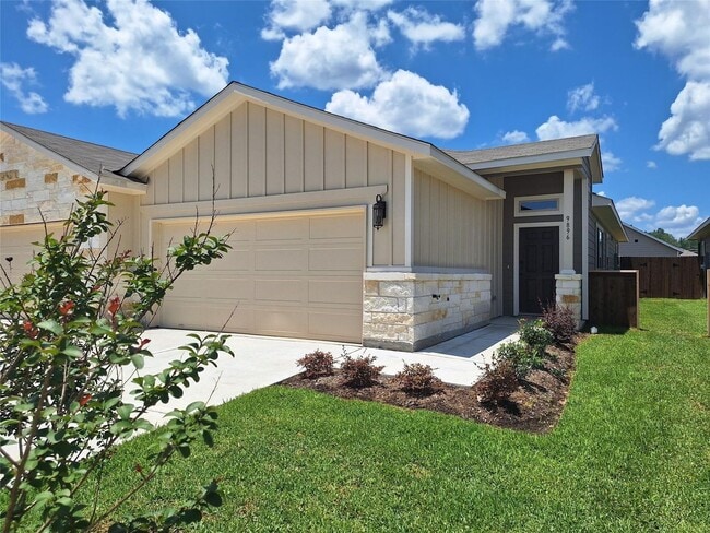 Building Photo - Modern 3-Bedroom Duplex with Granite Counters, Private Yard, and Prime Location