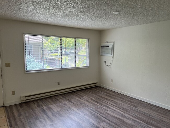 Photo - 1111 W Providence Ave Unidad #A