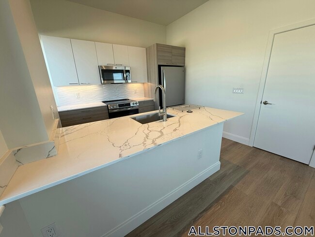 Building Photo - 1079 Commonwealth Ave Rental