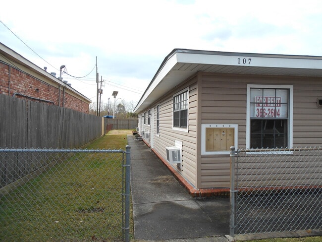 Photo - 107 Upsilon St Unidad D