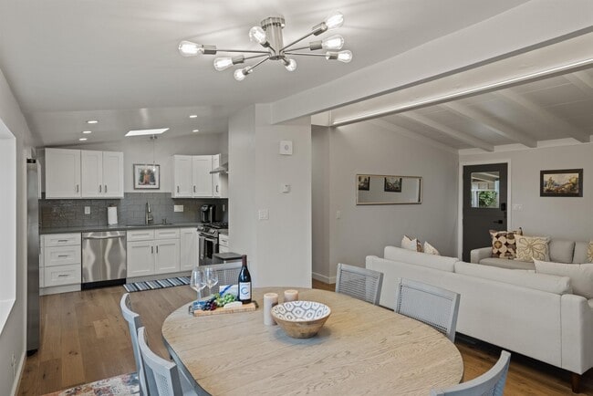 Photo - 949 Syida Dr